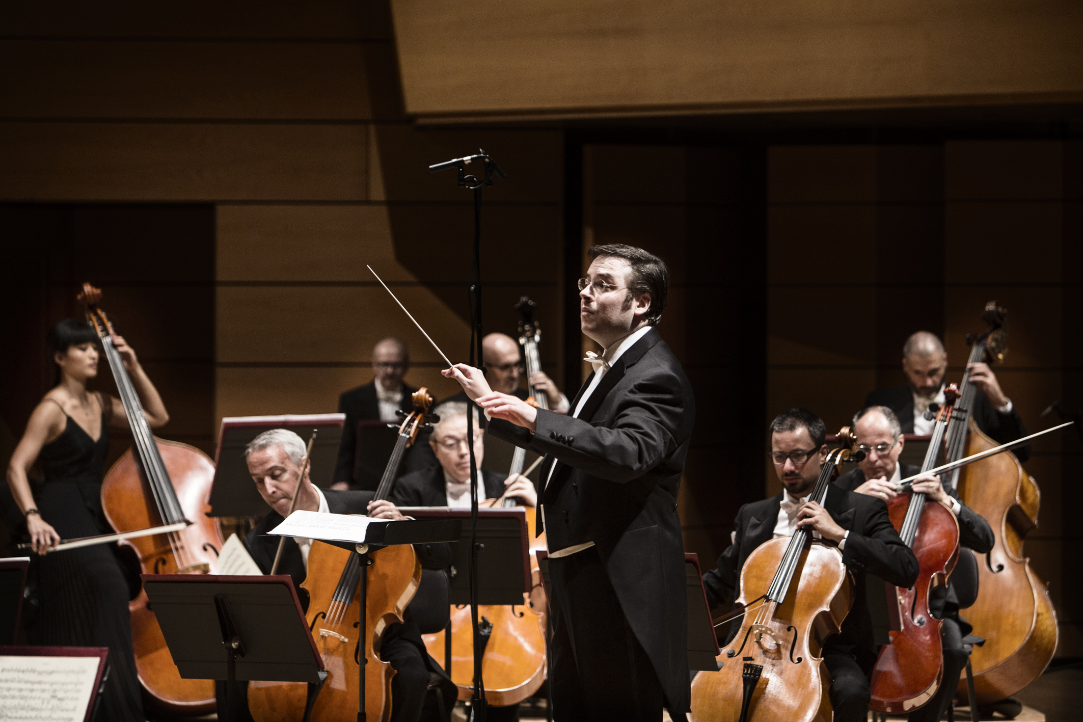 Direttore: James Feddeck, Violino: Veriko Tchumburidze