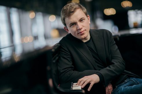 Direttore: James Feddeck, Pianoforte: Filippo Gorini