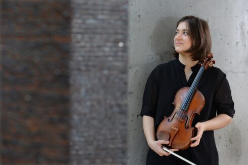 Direttore: James Feddeck, Violino: Veriko Tchumburidze