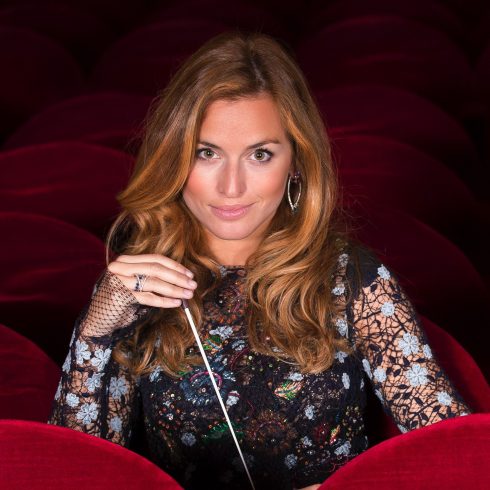 Beatrice Venezi sul podio del Teatro Dal Verme con il clarinettista Dimitri Ashkenazy