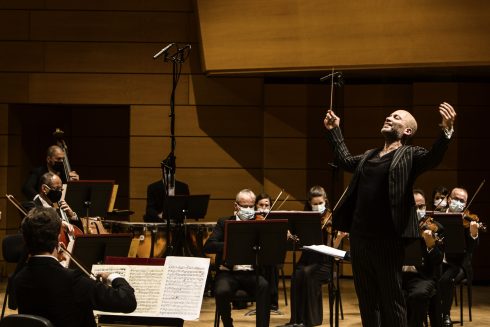 Stefano Montanari sul podio al Dal Verme: concerto per flauto e arpa di Mozart