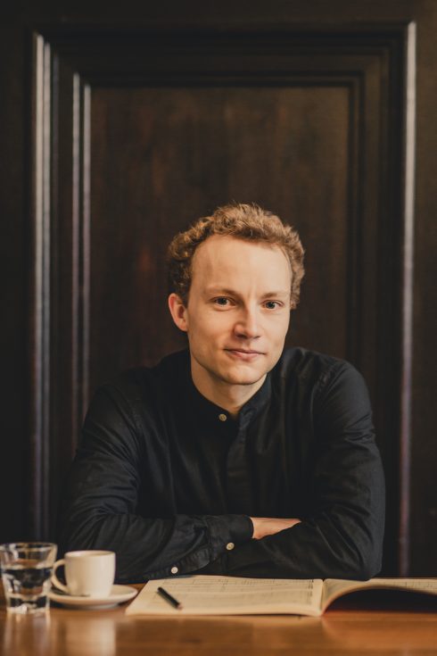 Direttore: Niklas Benjamin Hoffmann, Pianoforte: Arsenii Moon