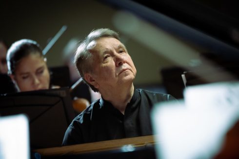 Direttore: Ryan McAdams, pianoforte: Mikhail Pletnëv EDITATO