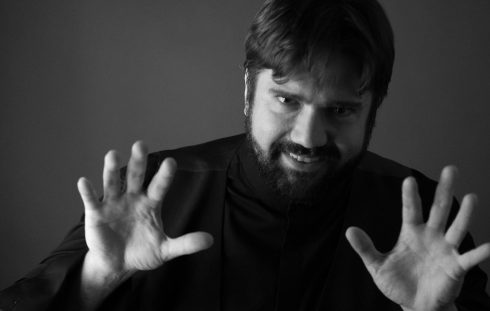 Ad ora di pranzo al Teatro Dal Verme Davide Cabassi interpreta le <em>Sonate</em> di Mozart, anteprima della nuova Stagione 2025-2026 dei Pomeriggi Musicali “Sèntiti pàrte”
